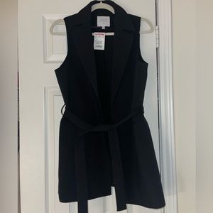 Madison d’Amelie sleeveless blazer